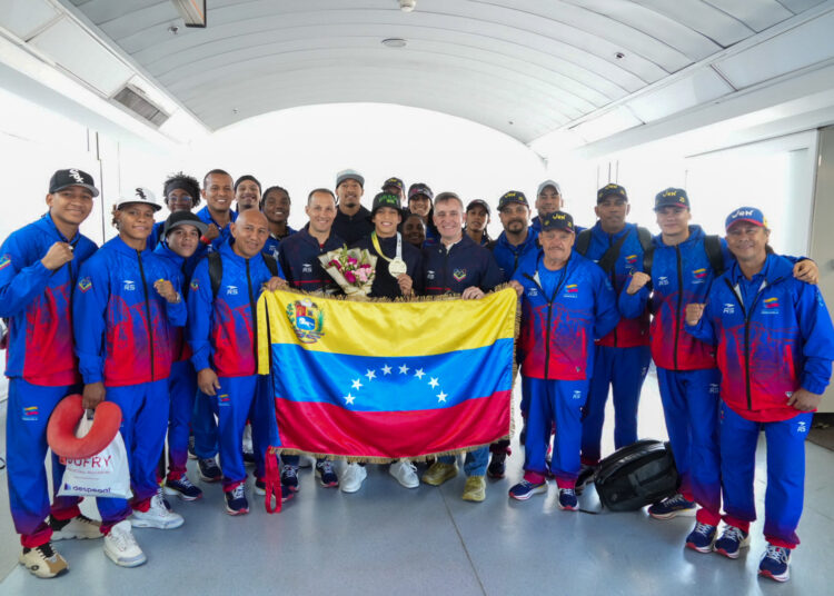 Omailyn Alcalá recibida con júbilo