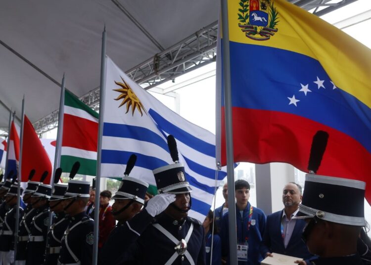 Tricolor nacional alzó vuelo en Panamá