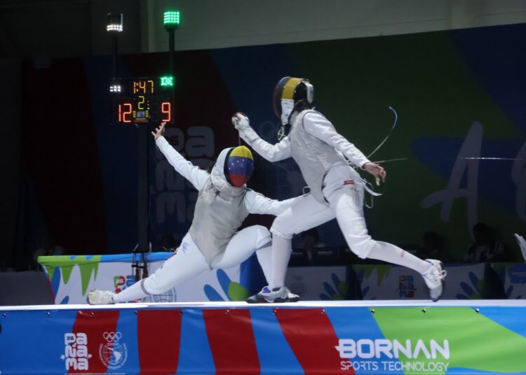 Emily Torrez oro en esgrima