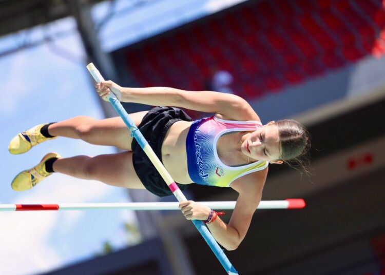 Saavedra campeona en salto con garrocha