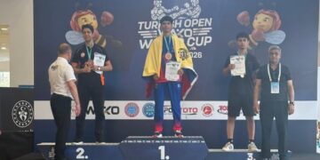 Cobo ganó tres oros en Mundial de Kickboxing
