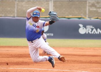 Softbol abrió la superronda con victoria